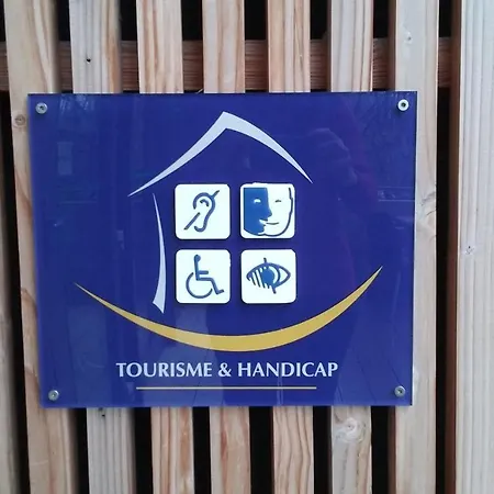 مكان تخييم La Fontaine D'annibal