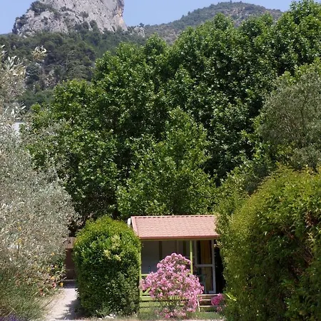 La Fontaine D'annibal مكان تخييم