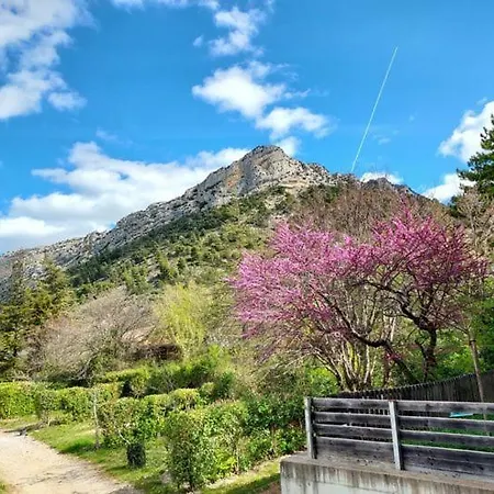 La Fontaine D'annibal مكان تخييم بوي ليه باروني