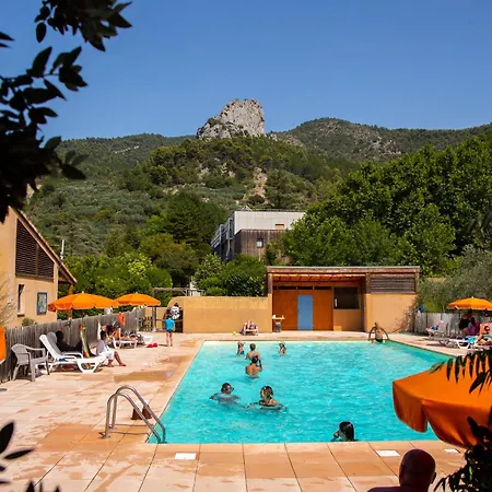 La Fontaine D'annibal مكان تخييم *